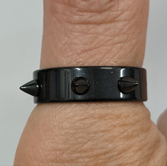 Black Rivet/Stud Ring Size 7 New - Picture 7 of 7